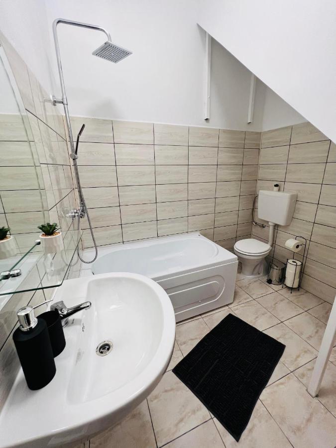 Apartament In Regim Hotelier King Mediaş Extérieur photo